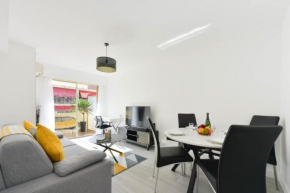 Apartment with Terrace walk to Beaches & Shopping
